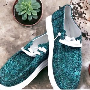 NEW Boutique- WILLOW FASHION SNEAKER